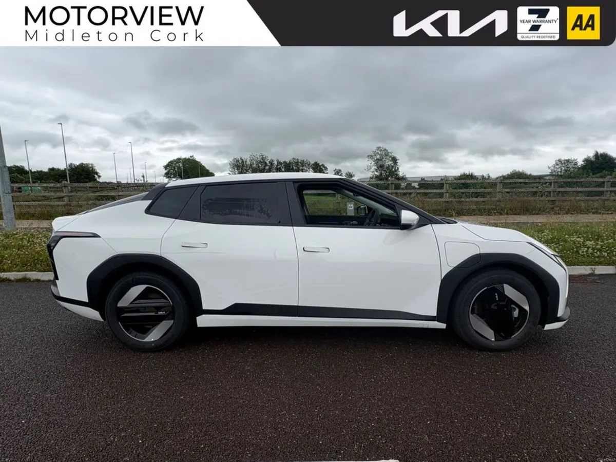 Kia EV4 K3, long-range battery of 81.4 kWh**from 0 - Image 2