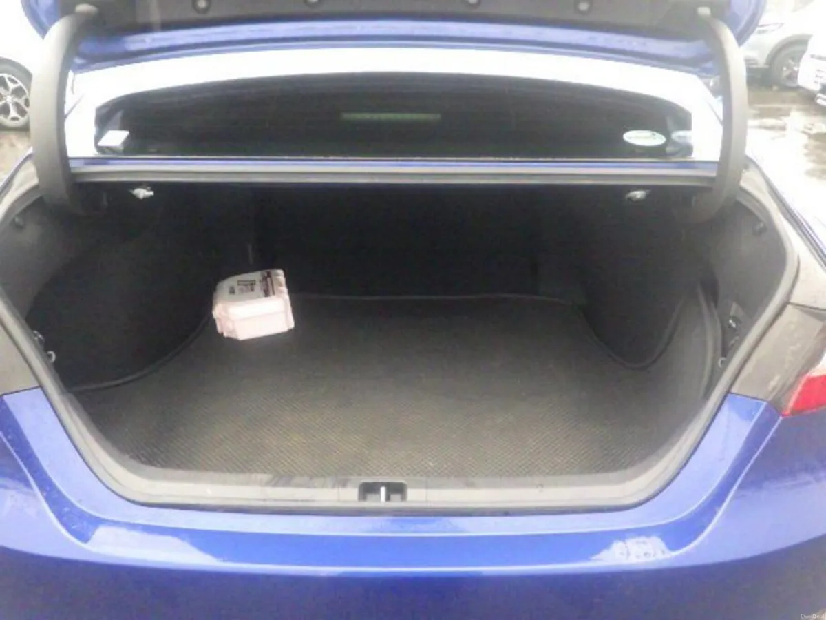 Toyota Camry 2.5 Petrol Hybrid Auto - Image 4