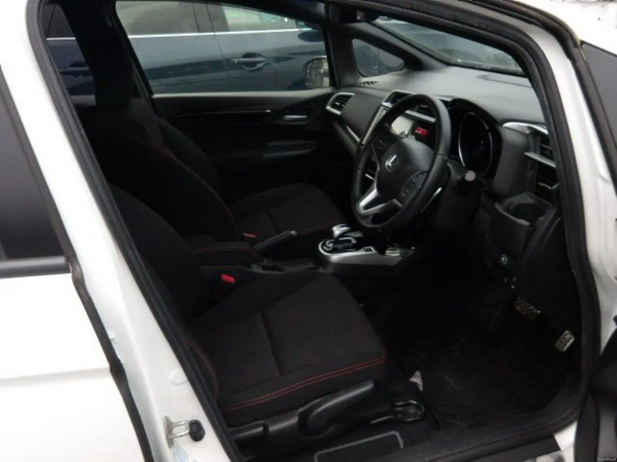 Honda Fit 1.5 Petrol Hybrid Auto - Image 4