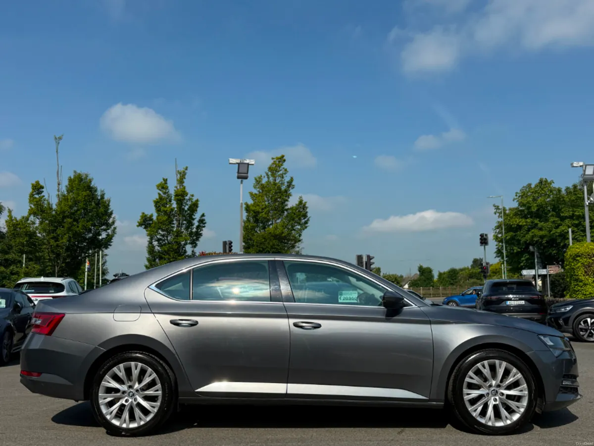 Skoda Superb STYLE 2.0TDI 150HP DSG *HIGH SPEC* - Image 4
