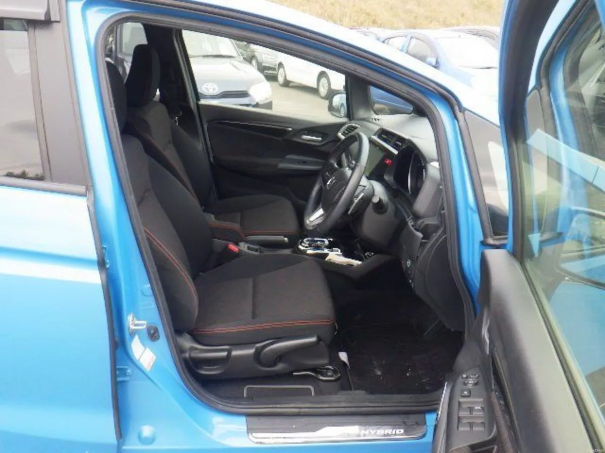 Honda Fit 1.5 Petrol Hybrid Auto - Image 3