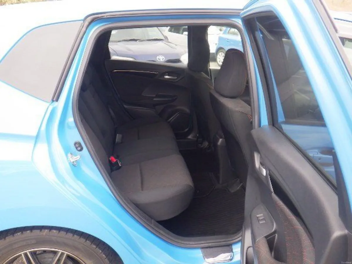 Honda Fit 1.5 Petrol Hybrid Auto - Image 5