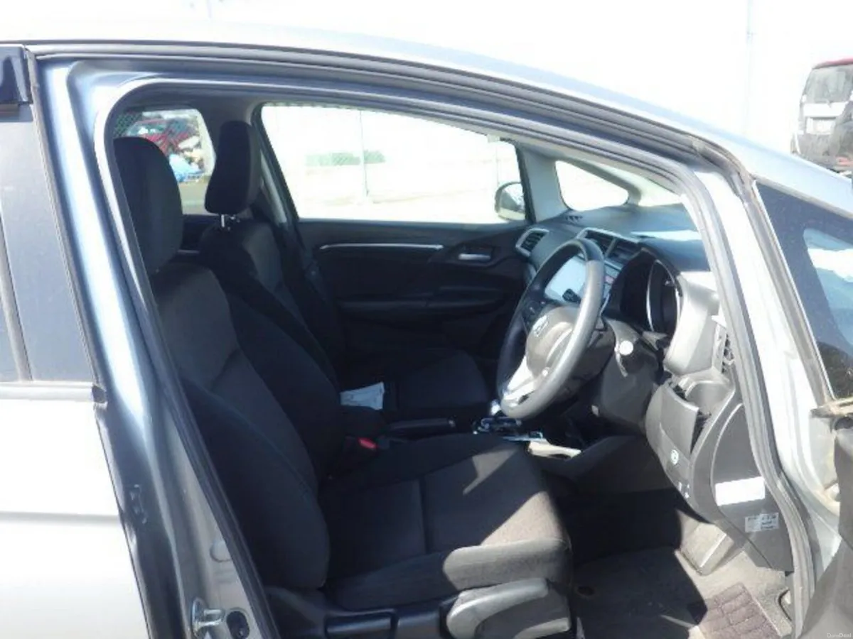 Honda Fit 1.5 Petrol Hybrid Auto - Image 5