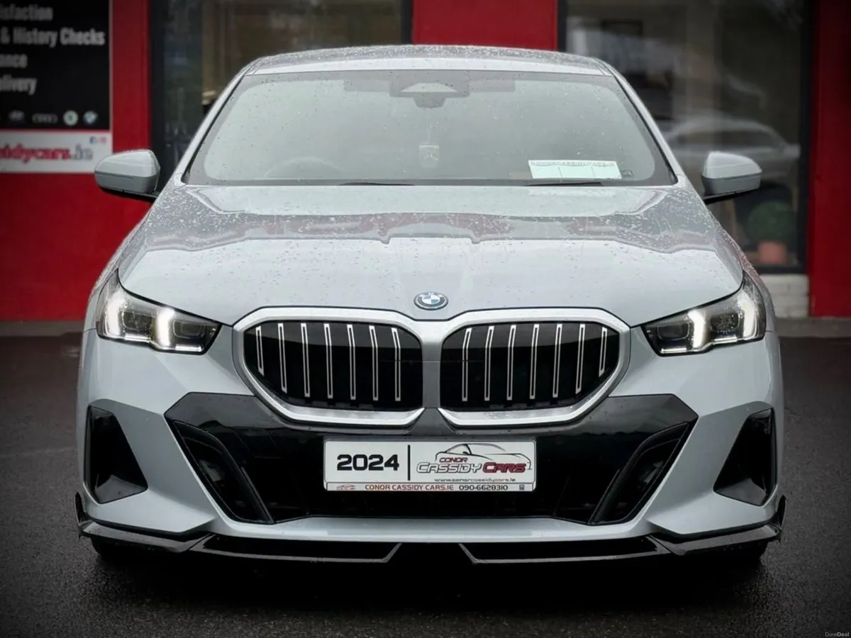 BMW 5-Series 530E M-SPORT // BROOKLYN GREY // M-PE - Image 2