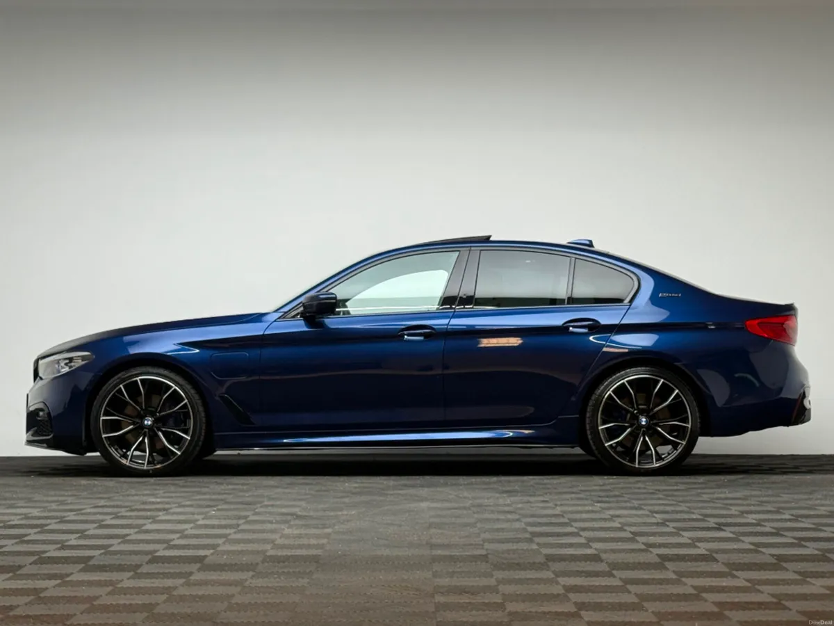 BMW 5-Series 530E M SPORT *SUNROOF* - Image 4