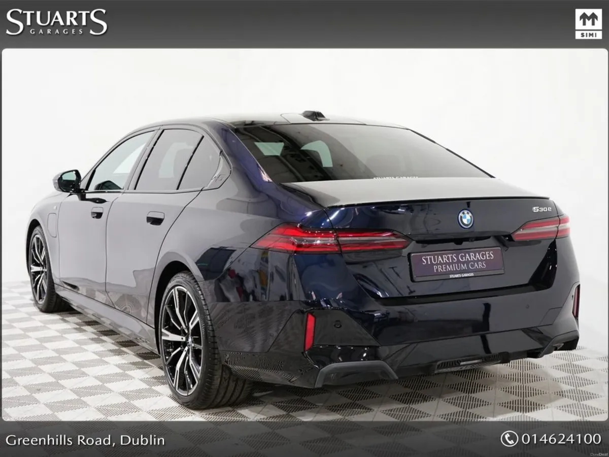 BMW 5-Series 3 X PACKS AND PANORAMIC GLASS ROOF: P - Image 2