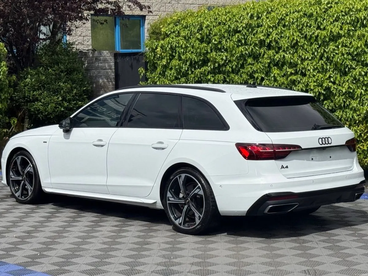 Audi A4 S-LINE BLACK EDITION AVANT 2.0 TDI // 360 - Image 5