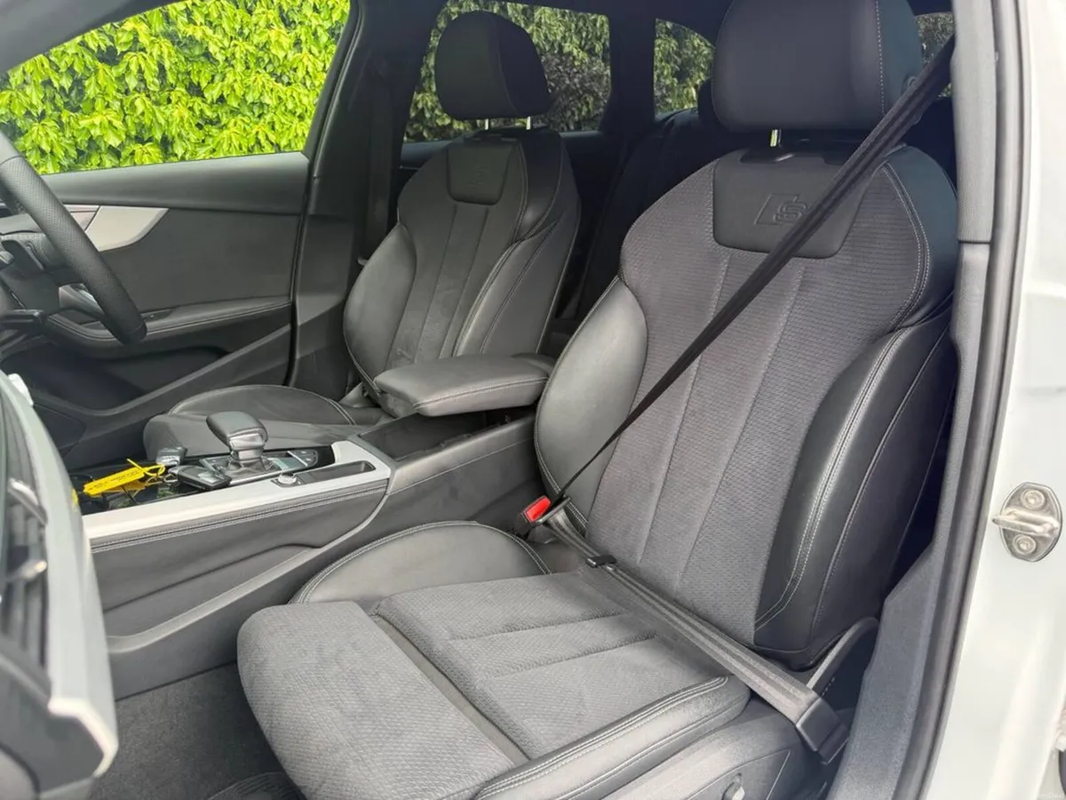 Audi A4 S-LINE BLACK EDITION AVANT 2.0 TDI // 360 - Image 6