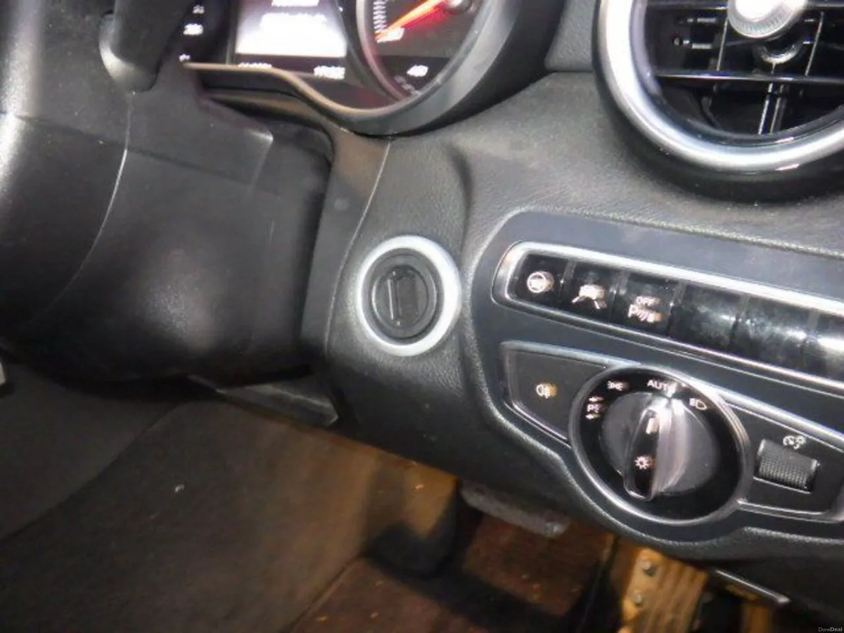 Mercedes-Benz C-Class 1.6 Petrol Auto - Image 4