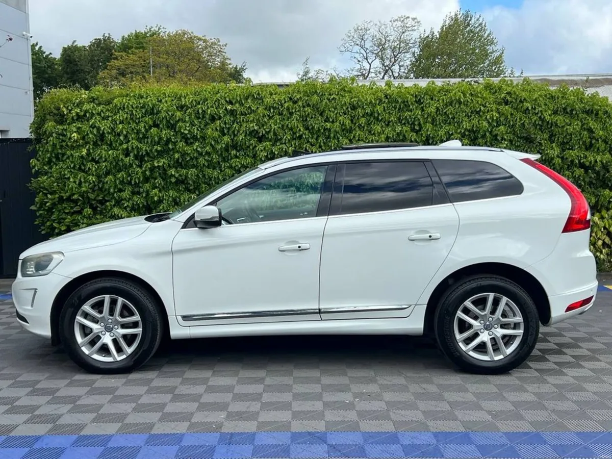 Volvo XC60 D4 CLASSIC 2.0 D AUTO // OPENING PAN RO - Image 4