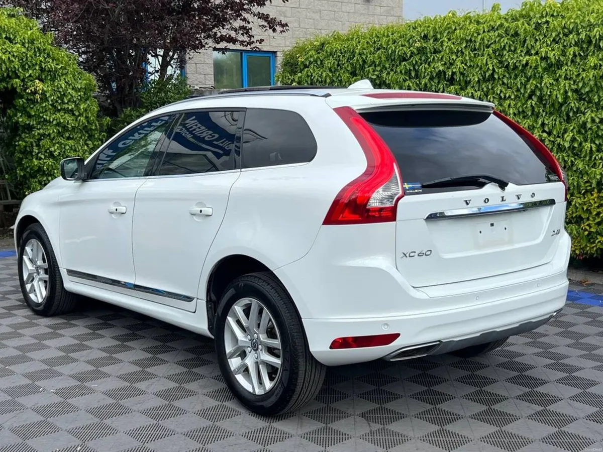Volvo XC60 D4 CLASSIC 2.0 D AUTO // OPENING PAN RO - Image 6
