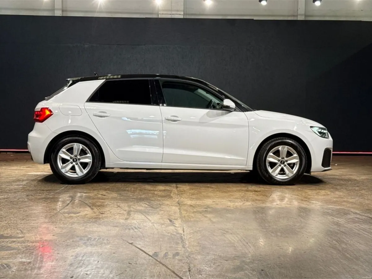Audi A1 1.0 TFSI AUTOMATIC - WHITE/BLACK TWO-TONE - Image 2