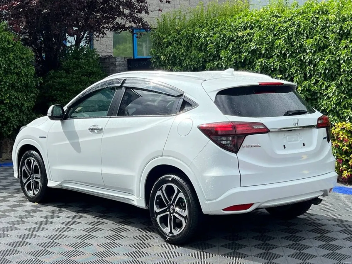 Honda Vezel 1.5 HYBRID AUTO // HALF LEATHER HEATED - Image 5