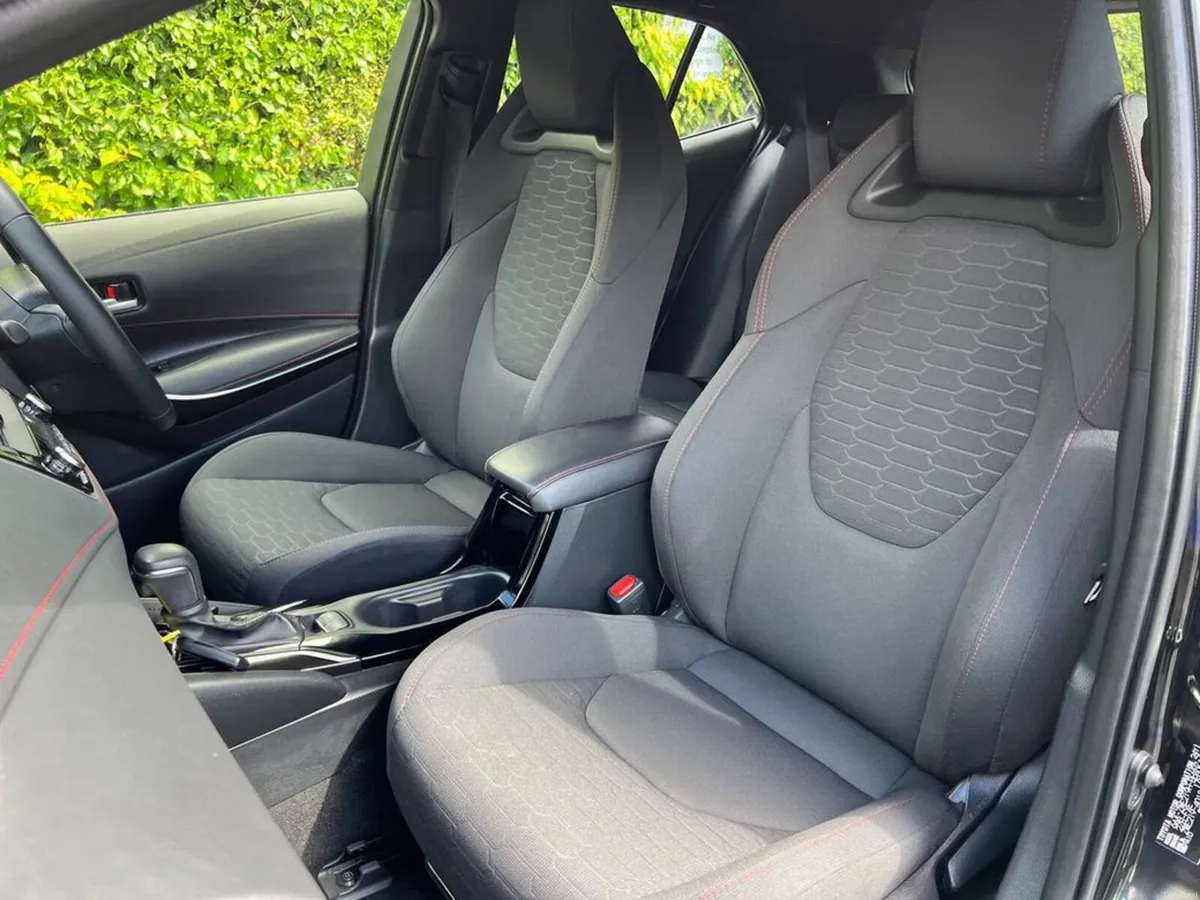Toyota Corolla GZ SPORT 1.8 HYBRID AUTO // VERY LO - Image 6