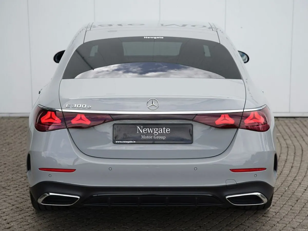 Mercedes-Benz E-Class E 300 E URBAN EDITION - Image 6