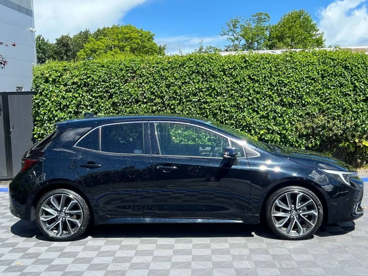 Toyota Corolla GZ SPORT 1.8 HYBRID AUTO // VERY LO - Image 2