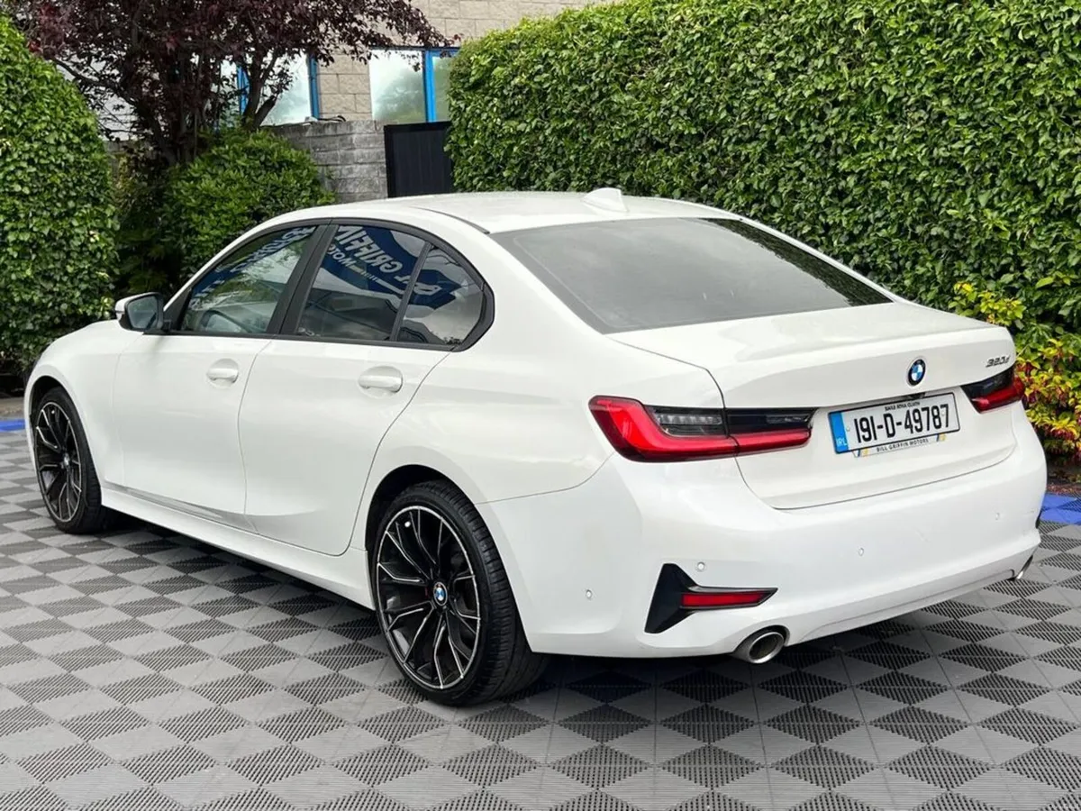 BMW 3-Series 320D AUTO // APPLE CARPLAY/BLUETOOTH - Image 5