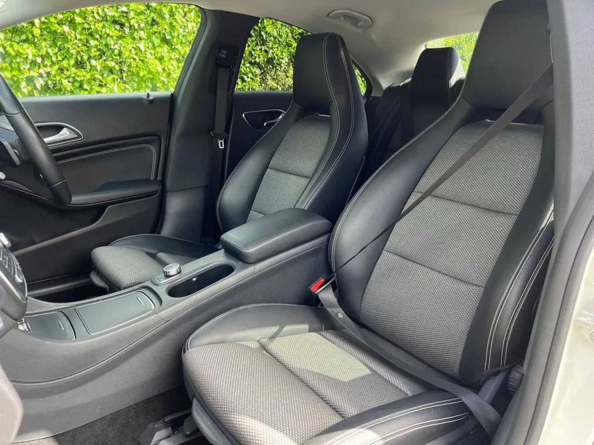 Mercedes-Benz CLA CLA180 AMG-NIGHT PACK 1.6 AUTO / - Image 6
