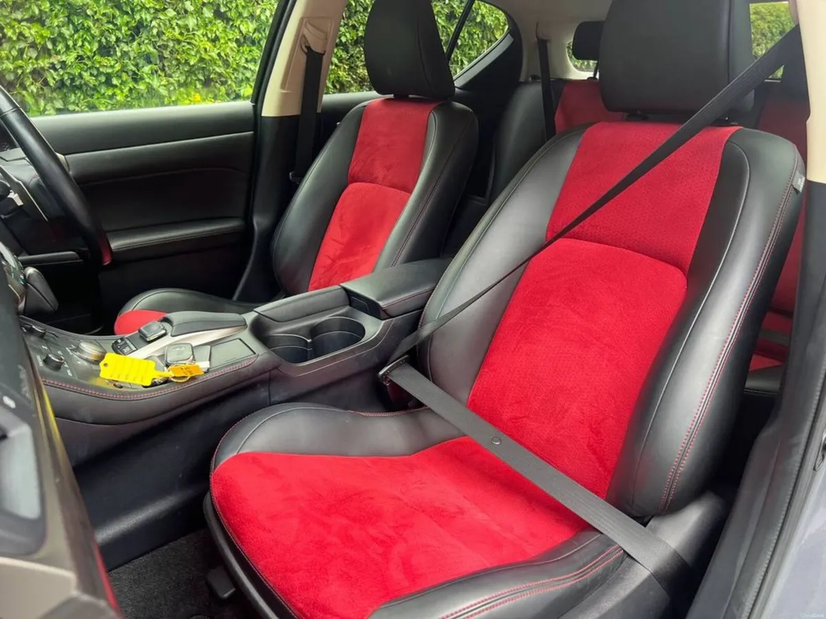 Lexus CT 1.8 HYBRID AUTO // LEATHER/SUEDE POWERED - Image 6
