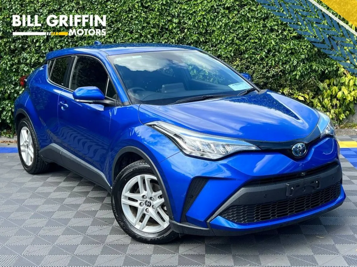 Toyota C-HR 1.8 HYBRID AUTO // ADAPTIVE CRUISE CON - Image 1