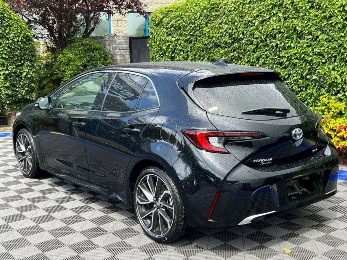 Toyota Corolla GZ SPORT 1.8 HYBRID AUTO // VERY LO - Image 5