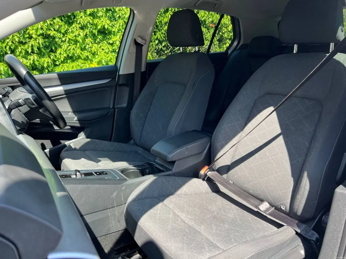 Volkswagen Golf R-LINE PACK 1.0 TSI AUTO // DIGITA - Image 6