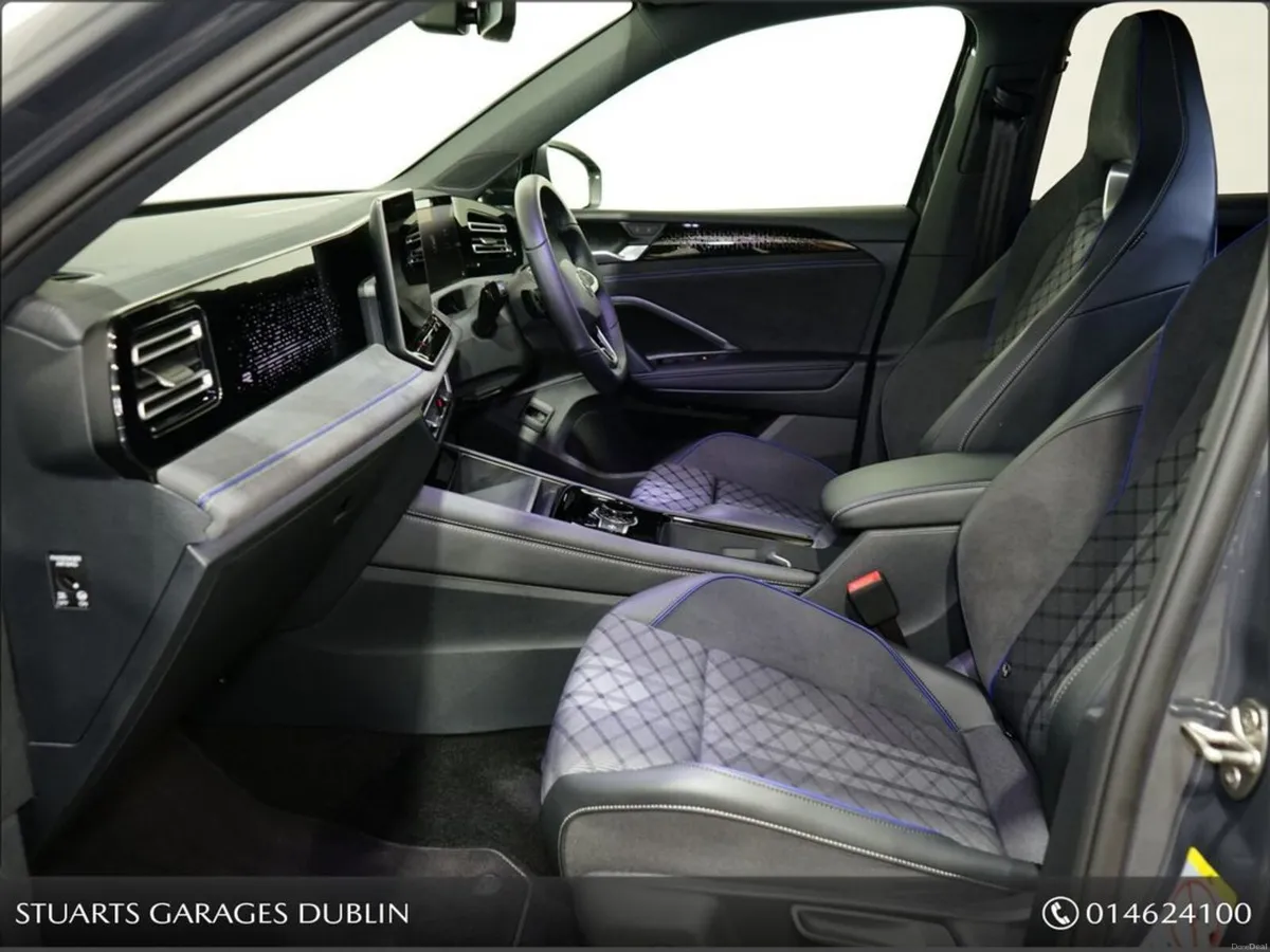 Volkswagen Tiguan TIGUAN R-LINE: URANO GREY WITH T - Image 3