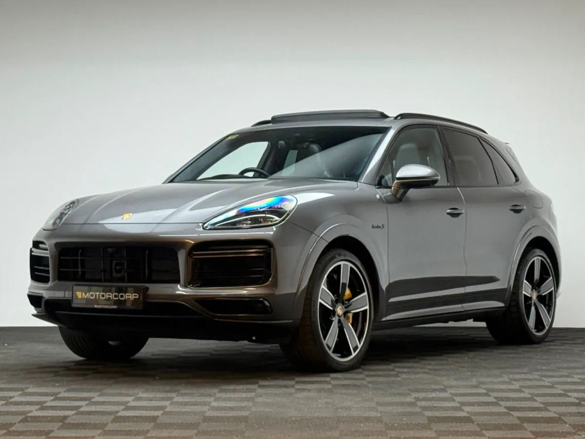 Porsche Cayenne TURBO S 4.0 V8 PHEV 671HP *PAN ROO - Image 3