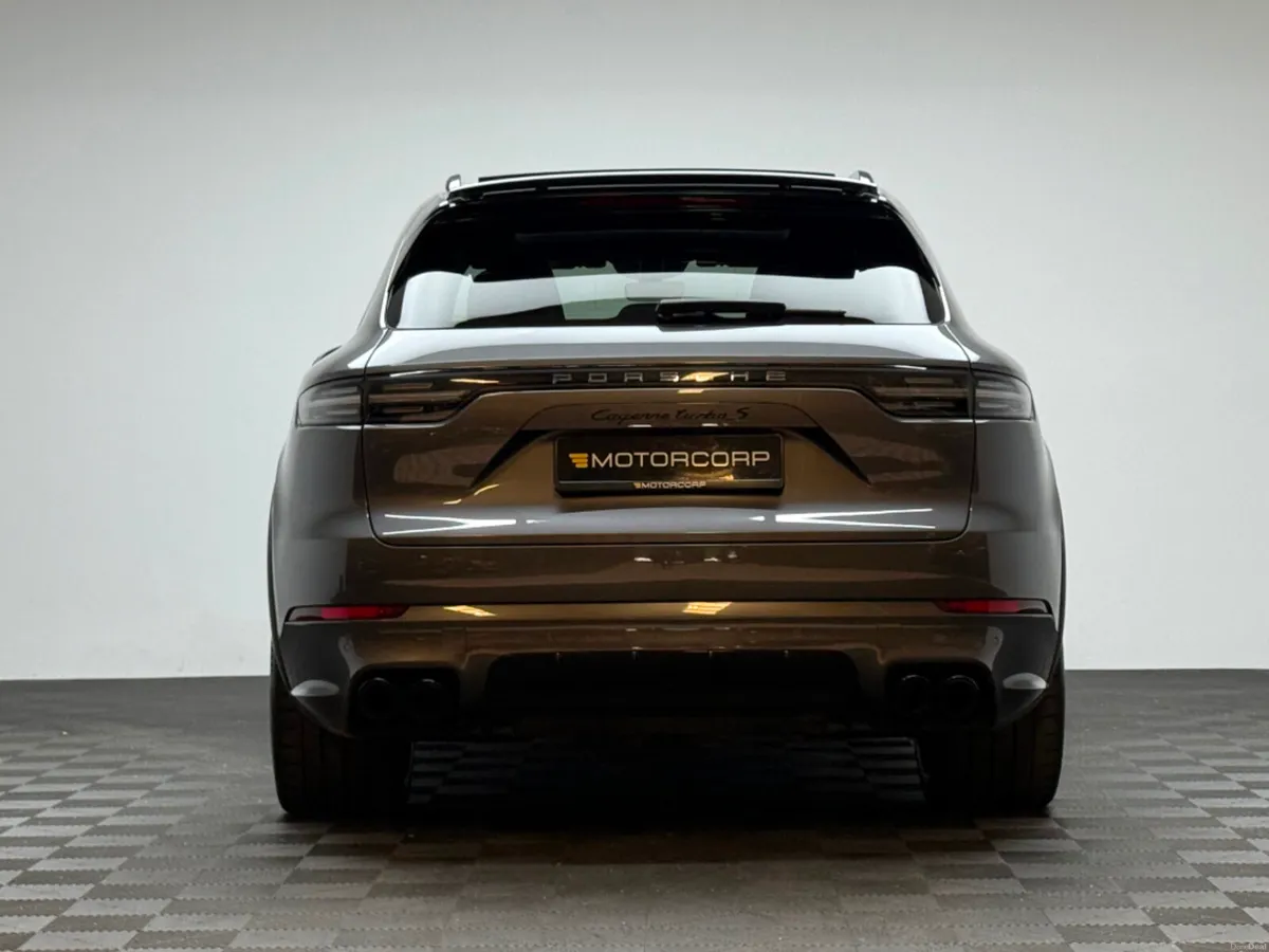 Porsche Cayenne TURBO S 4.0 V8 PHEV 671HP *PAN ROO - Image 6