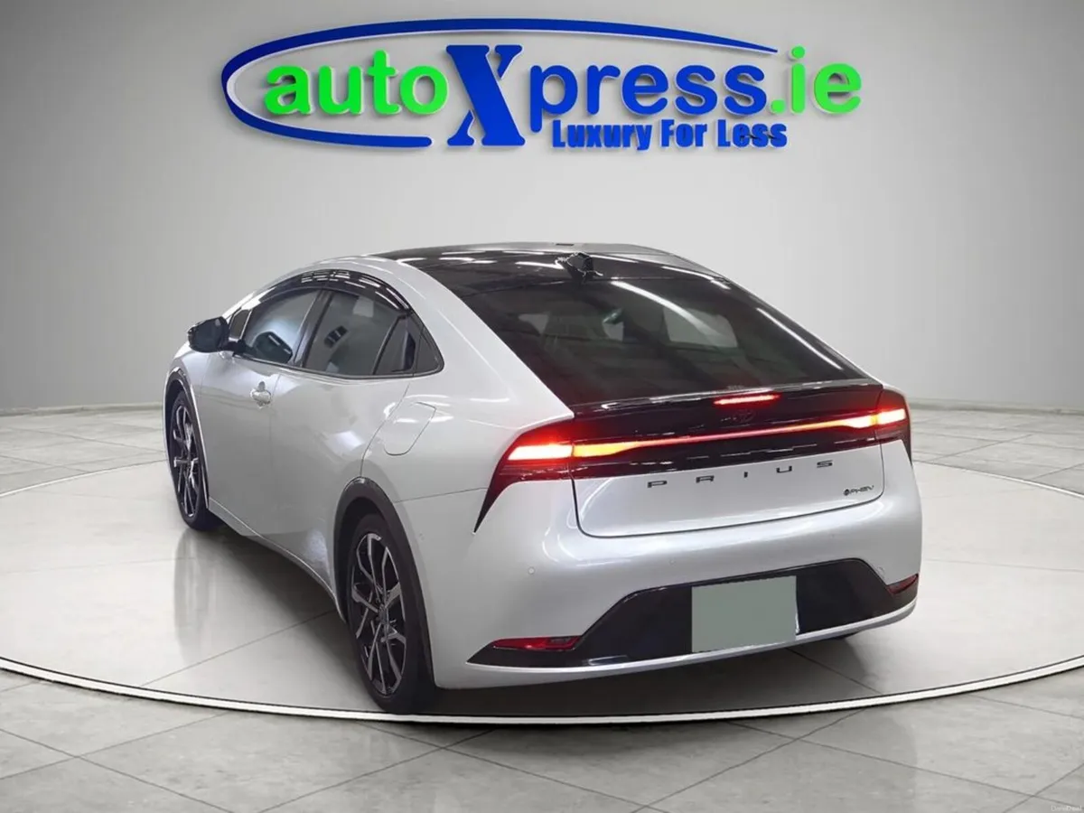 Toyota Prius 2.0 PHEV, Panoramic roof, Ultra Low m - Image 3