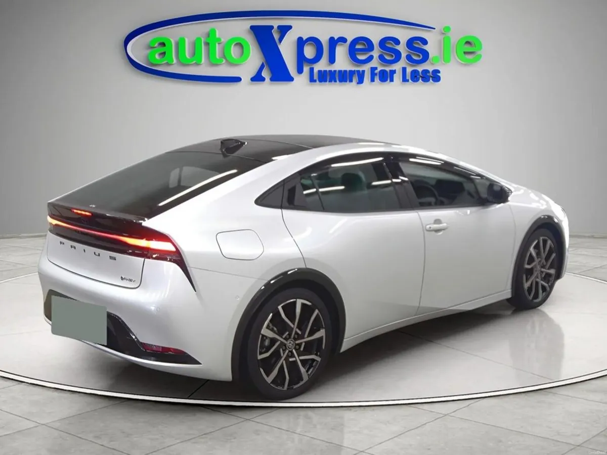 Toyota Prius 2.0 PHEV, Panoramic roof, Ultra Low m - Image 6