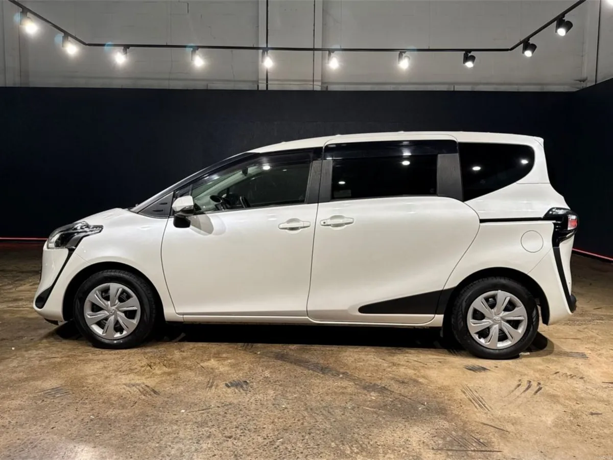 Toyota Sienta 1.5 HYBRID 7 SEATER - PUSH BUTTON ST - Image 6