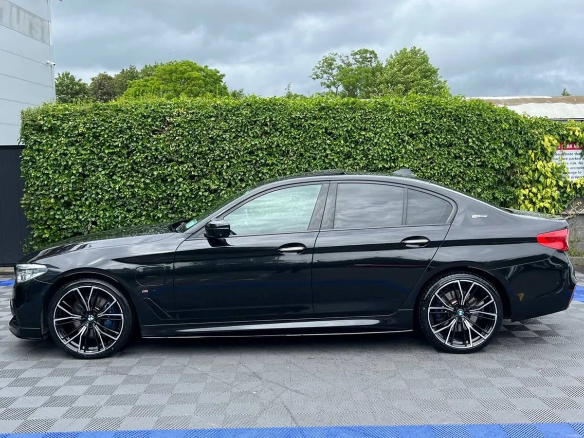 BMW 5-Series 530e M-SPORT COMPETITION 2.0 HYBRID A - Image 4