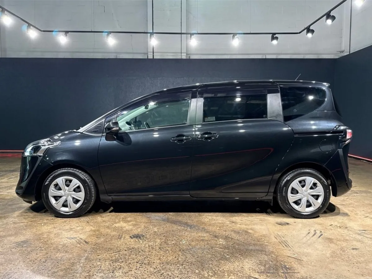 Toyota Sienta 1.5 HYBRID 7 SEATER - PUSH BUTTON ST - Image 6