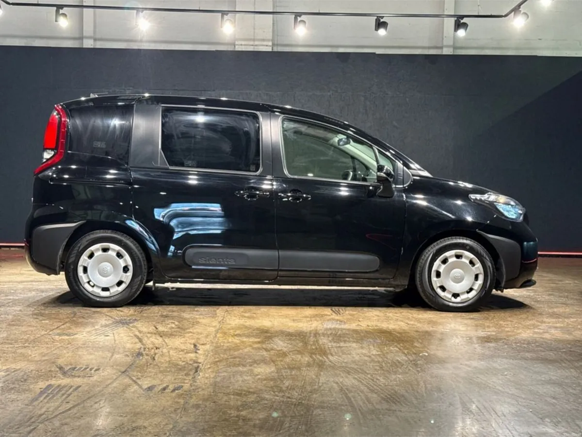 Toyota Sienta 1.5 HYBRID AUTOMATIC 7 SEATER - POWE - Image 2
