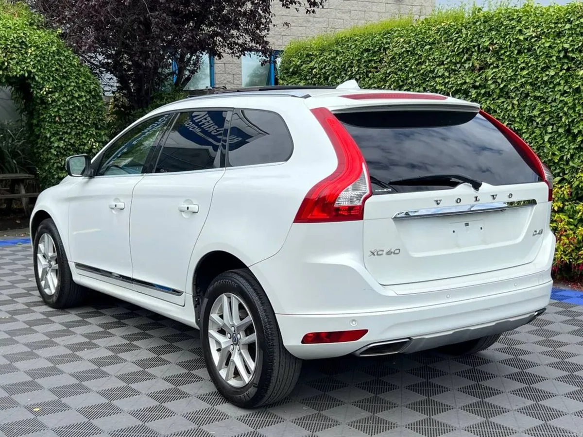Volvo XC60 D4 CLASSIC 2.0 D // OPENING PAN ROOF // - Image 5