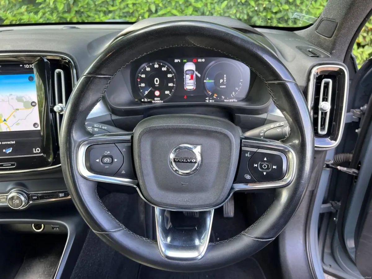 Volvo XC40 T4 CORE 1.5 HYBRID // DIAMOND CUT ALLOY - Image 4