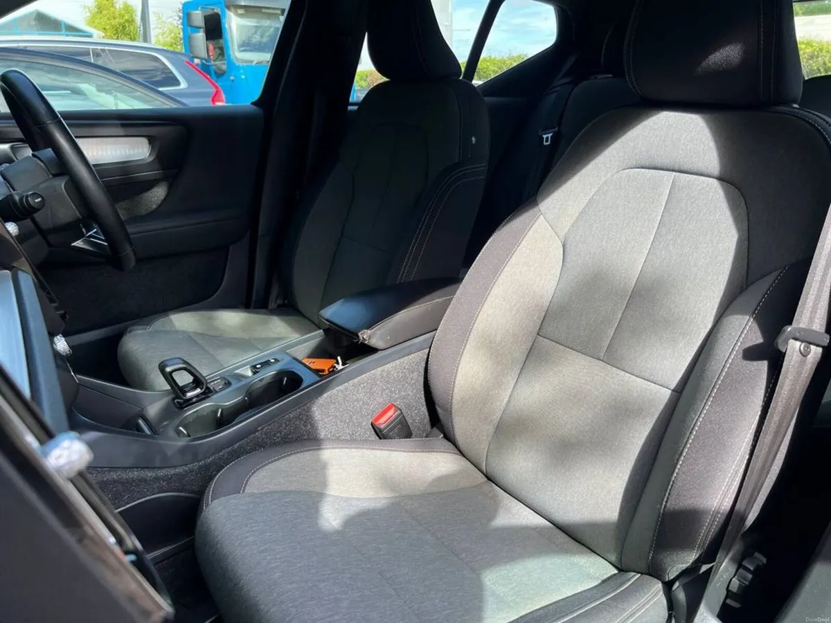 Volvo XC40 T4 CORE 1.5 HYBRID // DIAMOND CUT ALLOY - Image 6