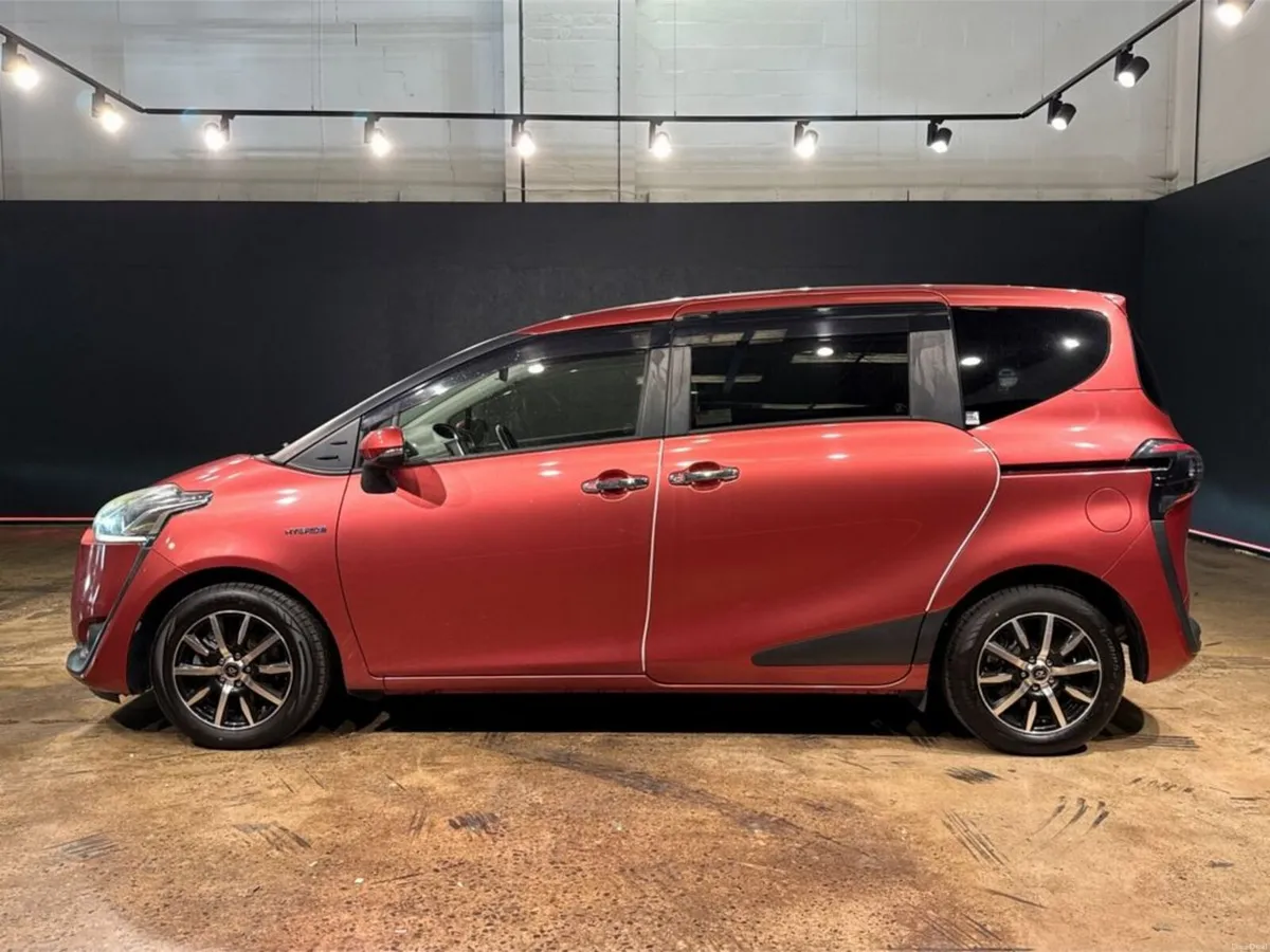 Toyota Sienta 1.5 HYBRID - 7 SEATER - ALLOY WHEELS - Image 6