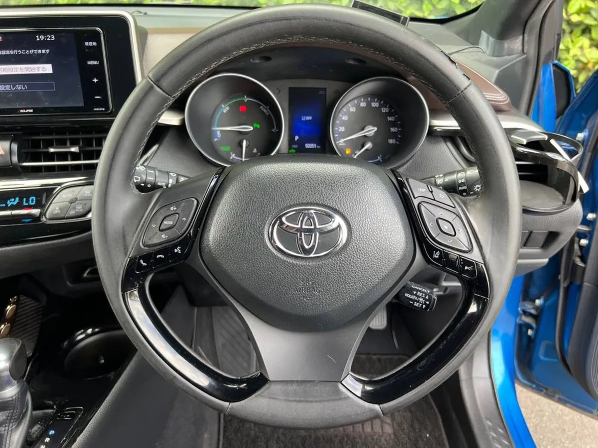 Toyota C-HR 1.8 HYBRID AUTO // HALF LEATHER SEATS - Image 4