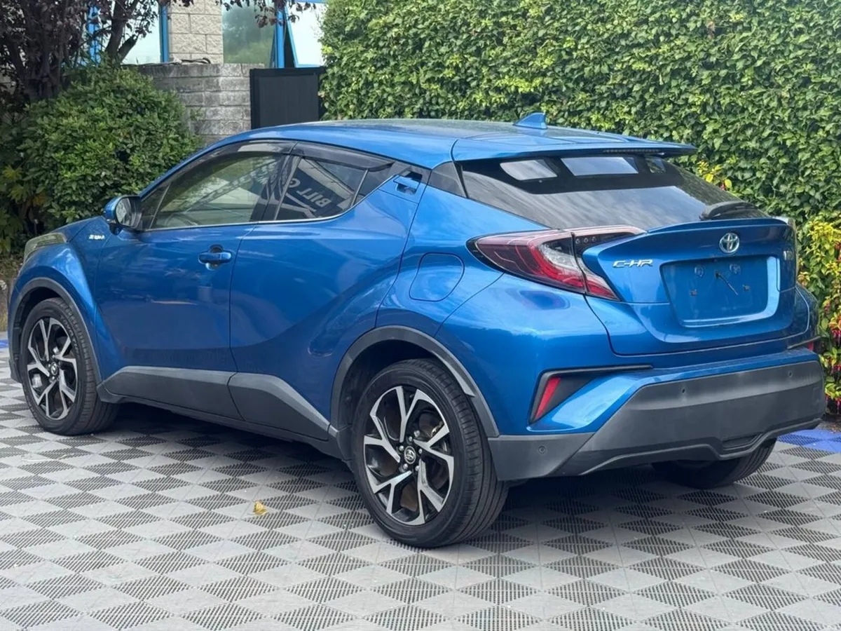 Toyota C-HR 1.8 HYBRID AUTO // HALF LEATHER SEATS - Image 5