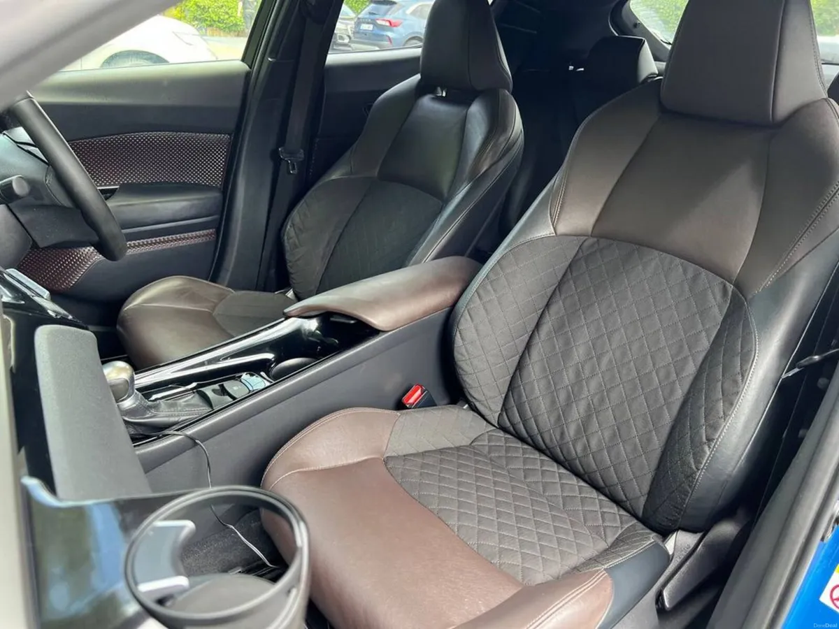 Toyota C-HR 1.8 HYBRID AUTO // HALF LEATHER SEATS - Image 6