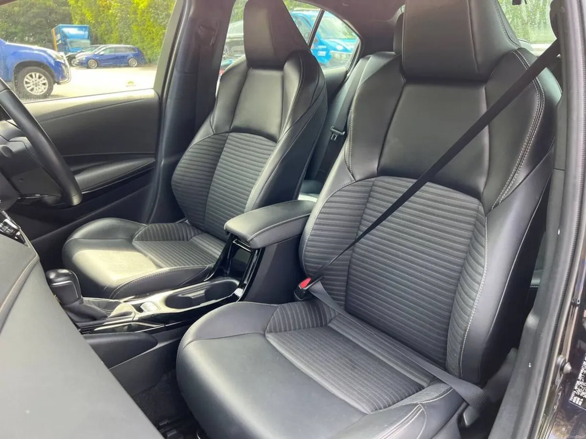 Toyota Corolla WXB EDITION 1.8 HYBRID AUTO // HALF - Image 6