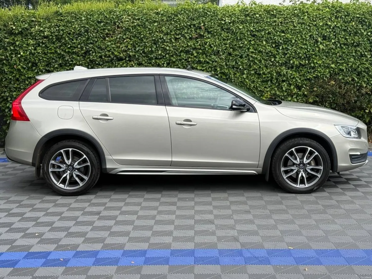 Volvo V60 CROSS COUNTRY D4 CLASSIC 2.0 D // OPENIN - Image 3