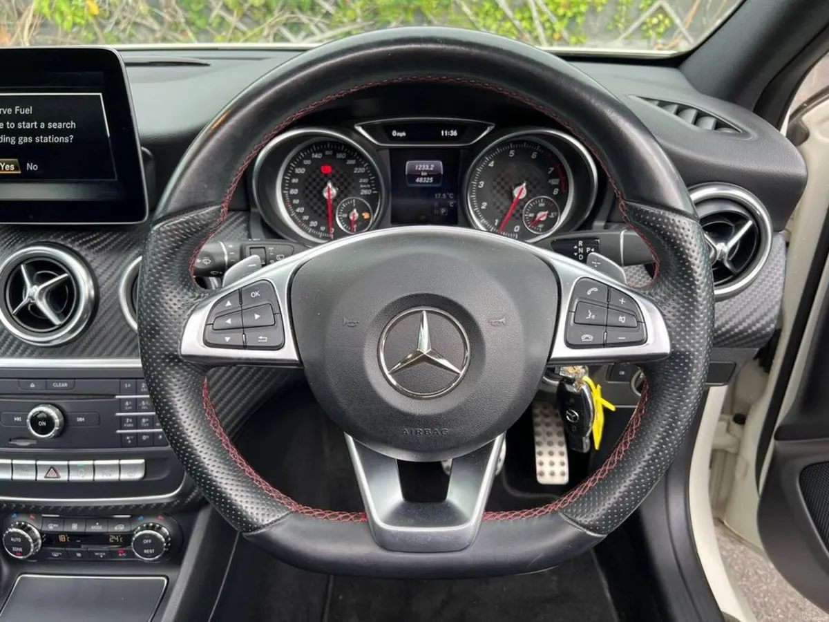 Mercedes-Benz A-Class A180 AMG-LINE 1.6 AUTO // OP - Image 5