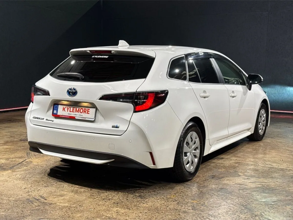 Toyota Corolla 1.8 HYBRID - TOYOTA SAFETY SENSE - - Image 4