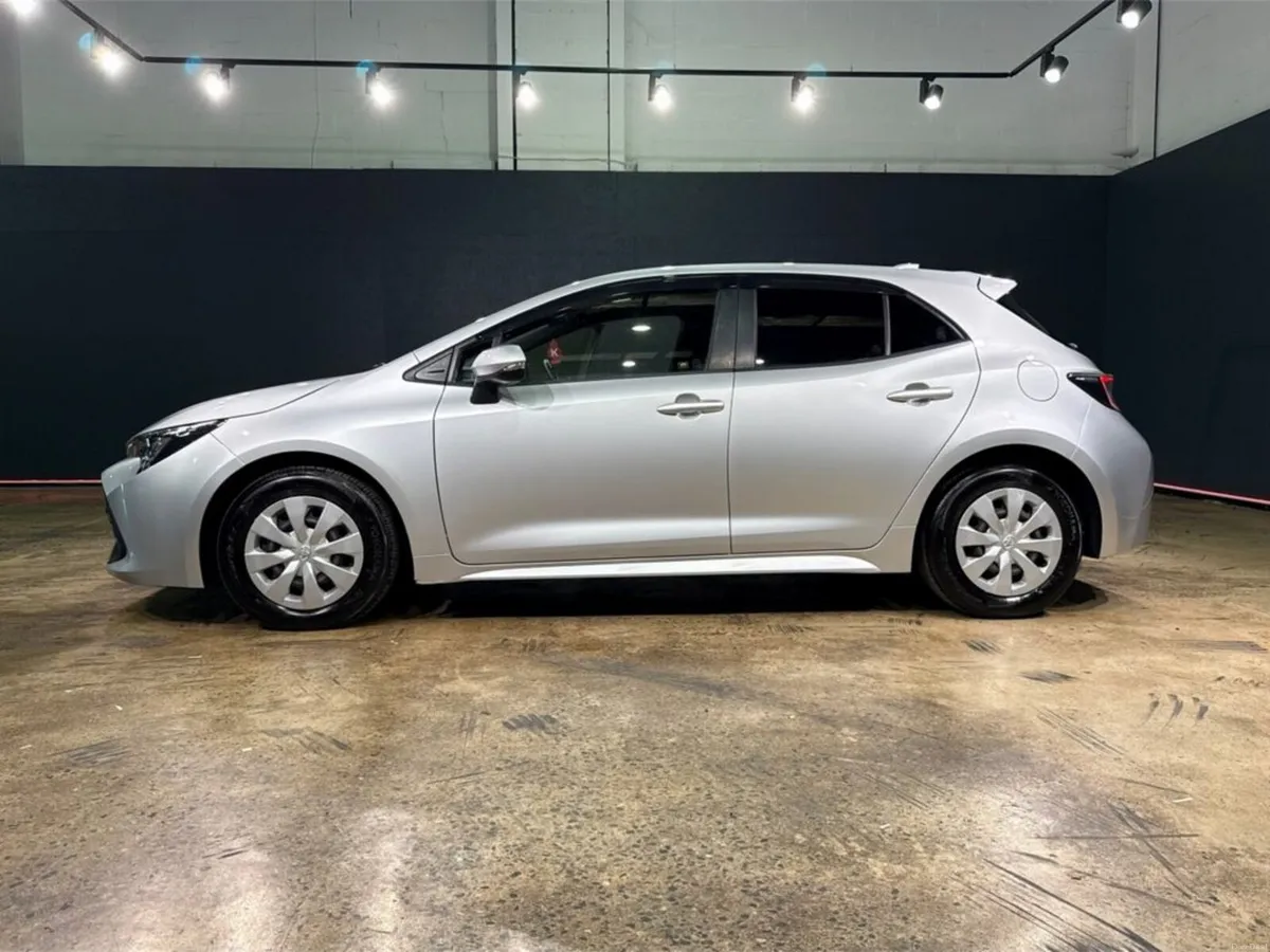 Toyota Corolla 1.8 HYBRID - TOYOTA SAFETY SENSE - - Image 6