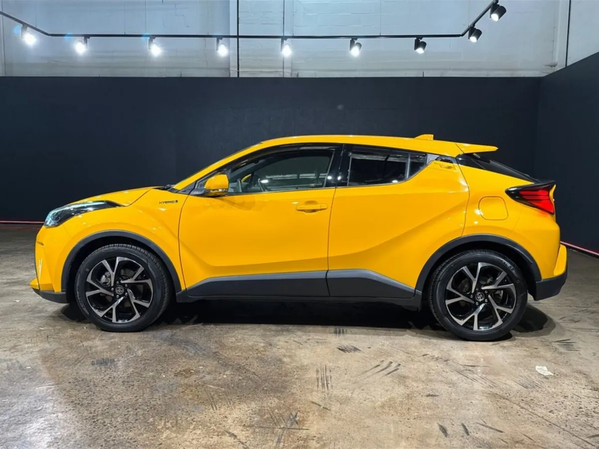 Toyota C-HR 1.8 HYBRID - G SPEC W/BLACK HALF LEATH - Image 6