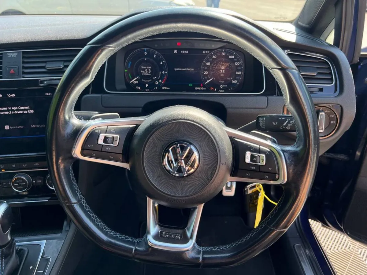 Volkswagen Golf GTE 1.4 TSI HYBRID // APPLE CARPLA - Image 4