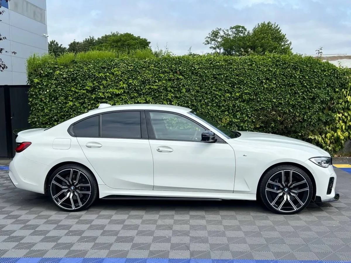 BMW 3-Series 330e M-SPORT COMPETITION 2.0 HYBRID / - Image 2